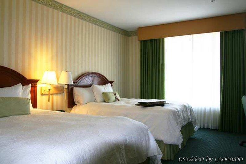 Hampton Inn & Suites San Clemente Room photo